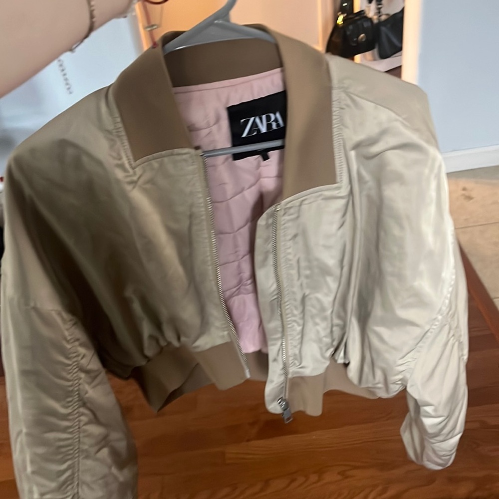 Zara beige cropped puffer